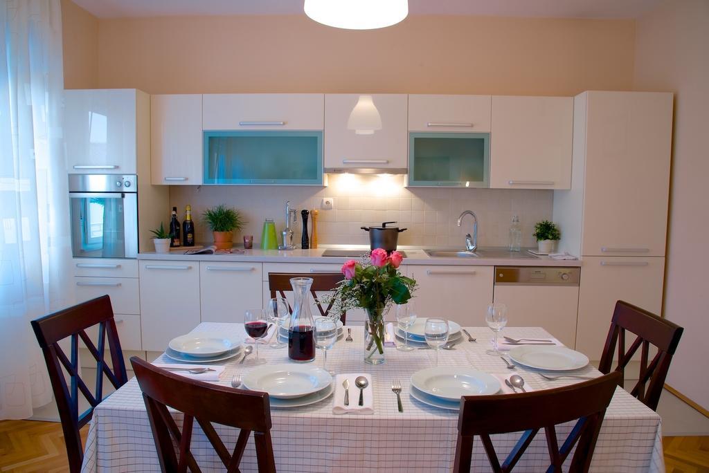 Luxe 3Br Apartment Split Room photo